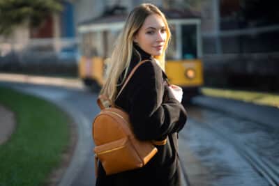 Leather backpacks: the casual-chic accessory, from the city to the weekend . by Maxima